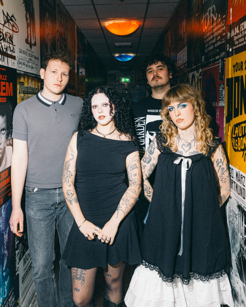 LuanSandkuehlerPhoto 20251228 Silk FZW 1 819x1024